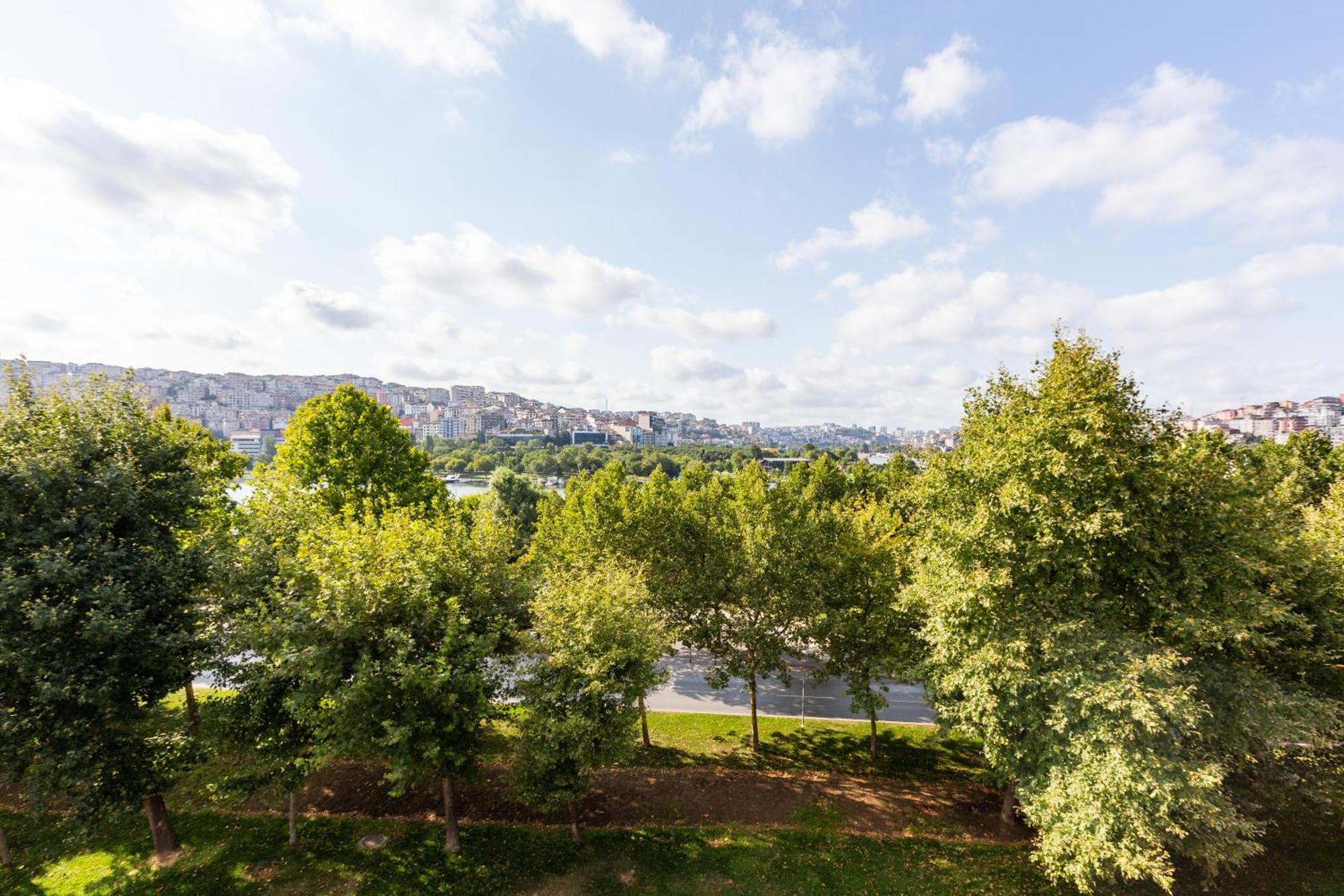 Stayso The House Hotel Istanbul Bagian luar foto View of the park