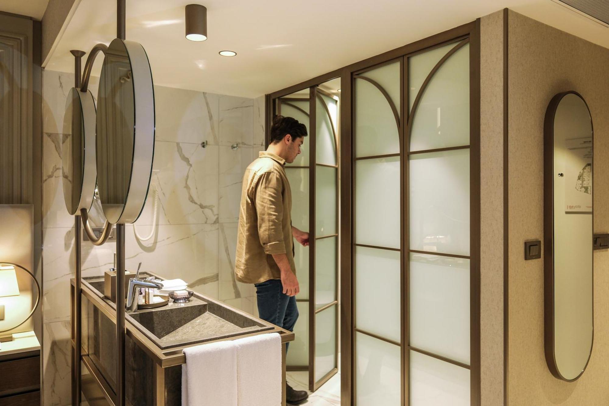 Stayso The House Hotel Istanbul Ruang foto A shower enclosure