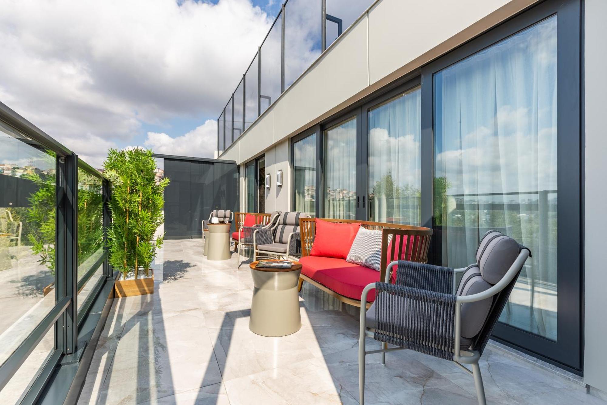 Stayso The House Hotel Istanbul Ruang foto The Terrace at The Ivy Collection
