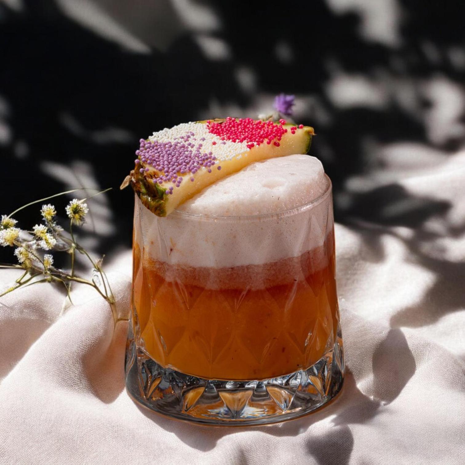 Stayso The House Hotel Istanbul Bagian luar foto A pineapple upside down cocktail