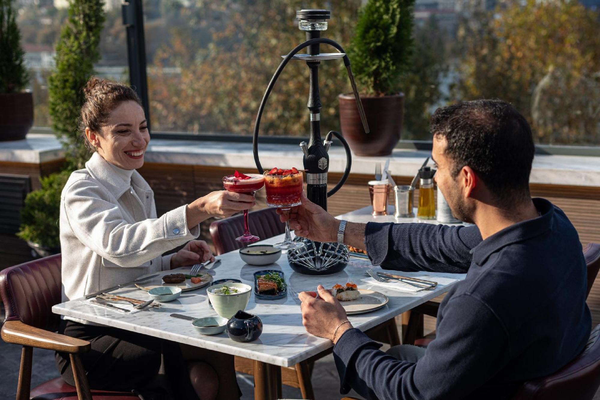 Stayso The House Hotel Istanbul Bagian luar foto Hookah in a restaurant